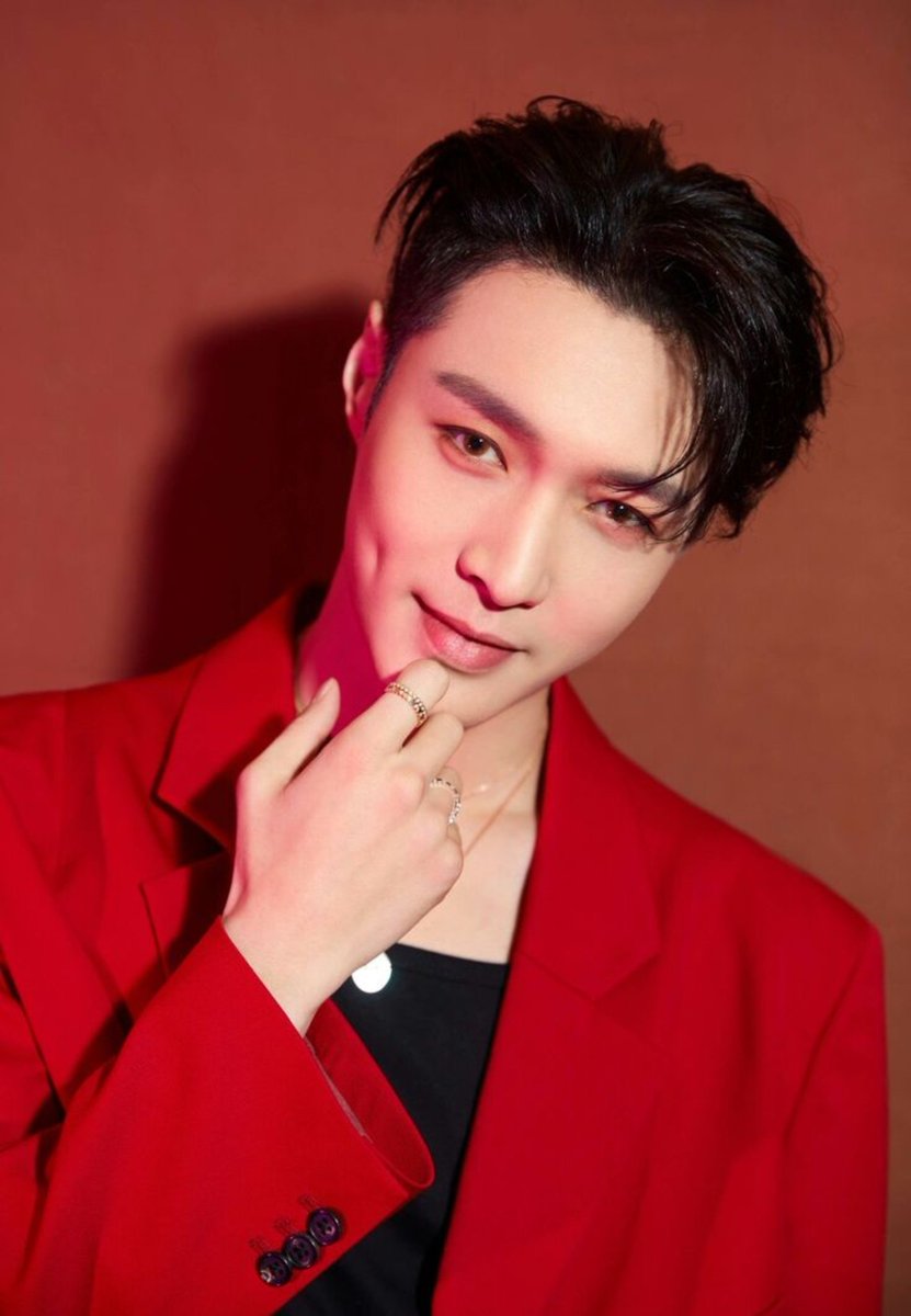 EXO_Brasil's tweet photo. 06.10.2026 ENQUANTO ISSO NA ÁSIA...

É o dia dele! Lay é ACE do entretenimento. Cantor,  compositor, dançarino, rapper,  produtor, ator, modelo, embaixador da liga da juventude comunista. Obrigado por nos inspirar todos os dias ❤️ 

#HappyLAYDay #HappyYixingDay
#AlwaysWithLay 🐑 https://t.co/TqCGtRi2NB