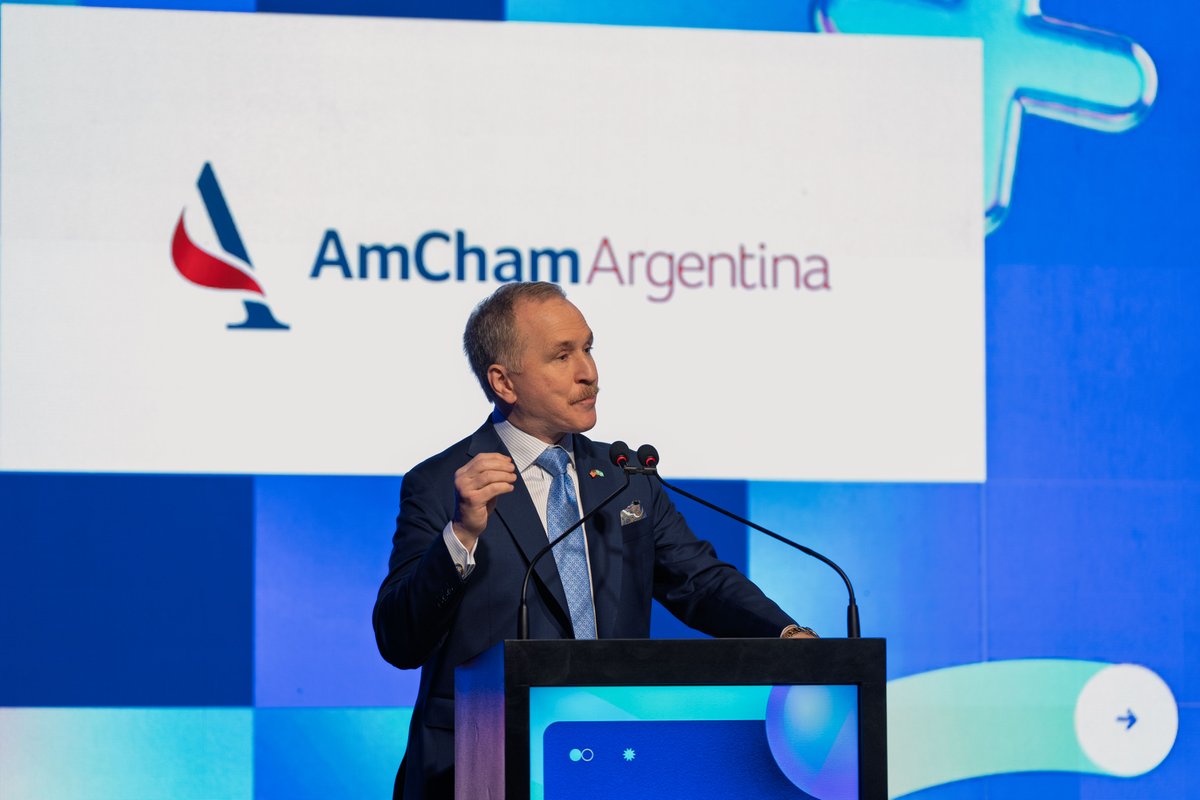 AmChamArgentina's tweet photo. El embajador Peter Lamelas (@USAmbassadorARG) pasó por el #AmChamHealthForum. 🩺🏥 https://t.co/6Ywl9uCnXw