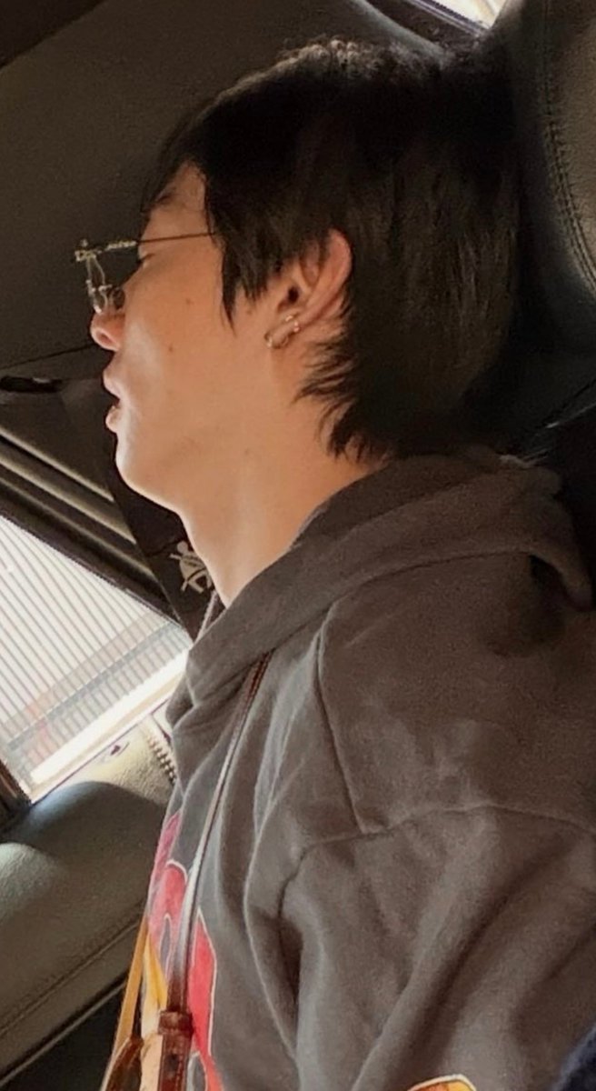 jgkithv's tweet photo. ang pogi kahit nakanganga matulog wag ka papagupit paps ang pogi mo talaga sanaol hays https://t.co/qWriSN7z18