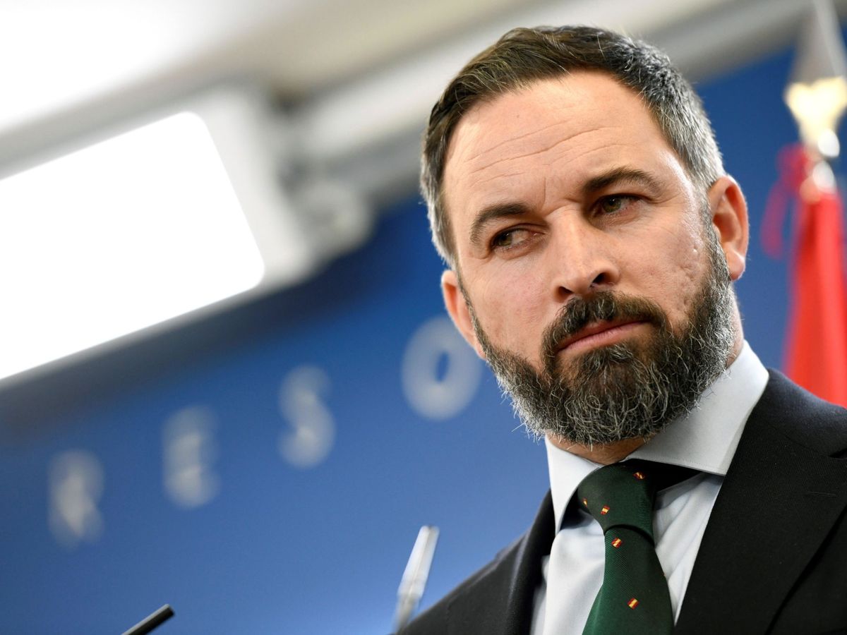 Rafael_Narbona's tweet photo. Abascal propone restablecer el "ius primae noctis" o derecho de poseer a cualquier mujer durante su primera noche de bodas. "Ayudará a superar el problema del invierno demográfico -ha declarado Figaredo-. Una España con miles de mujeres fecundadas por nuestro líder será una España más viril, más española y muy española". Bajando la voz, Figaredo ha sugerido que él podría beneficiarse de esta medida regeneradora: "No soy tan buen semental como Abascal, pero mis genes son mejores que los de cualquier perro-flauta".

NARBONA TODAY
Solo publicamos noticias rigurosamente falsas.