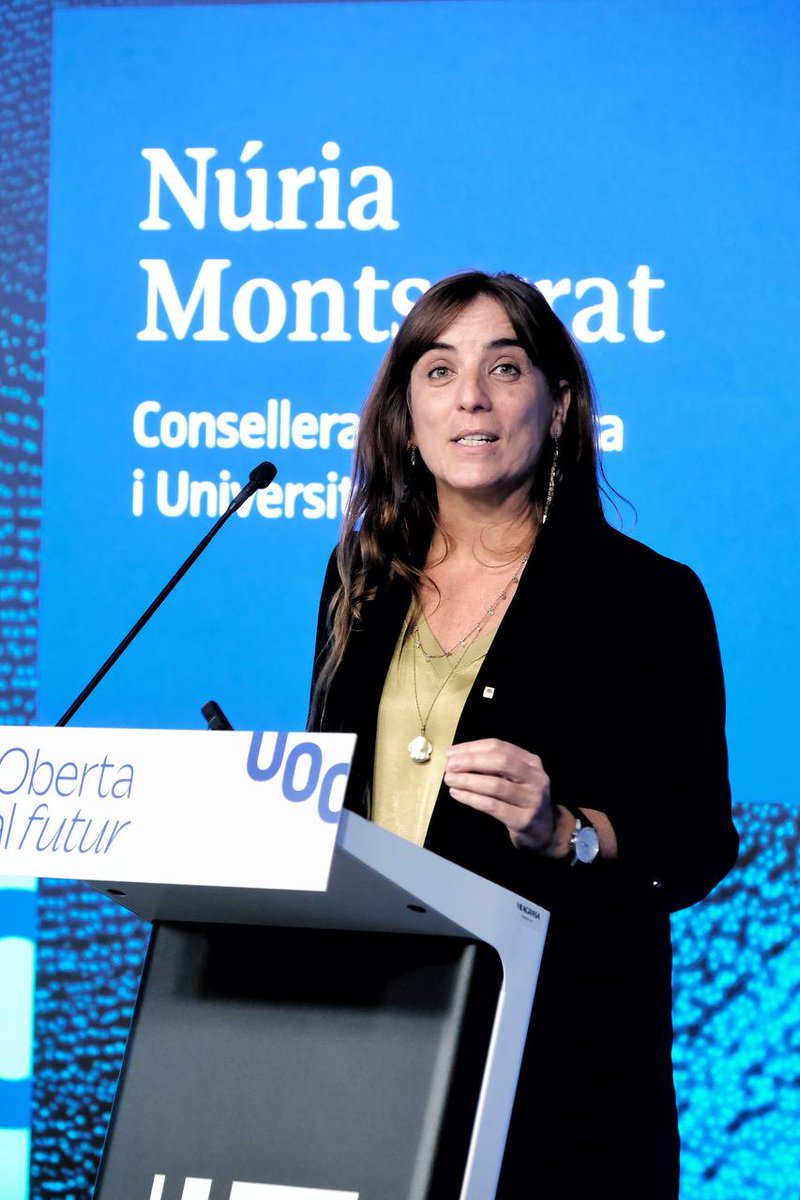 recercauniscat's tweet photo. 📍Inici del curs universitari 2026-2027

📢La consellera Núria Montserrat clou l'acte d'obertura de la @UOCuniversitat amb la rectora Àngels Fitó

🔖«Volem universitats obertes al m��n i arrelades al territori, que transformin el coneixement en oportunitats i progrés per a tothom» https://t.co/4hWjZKmAsh