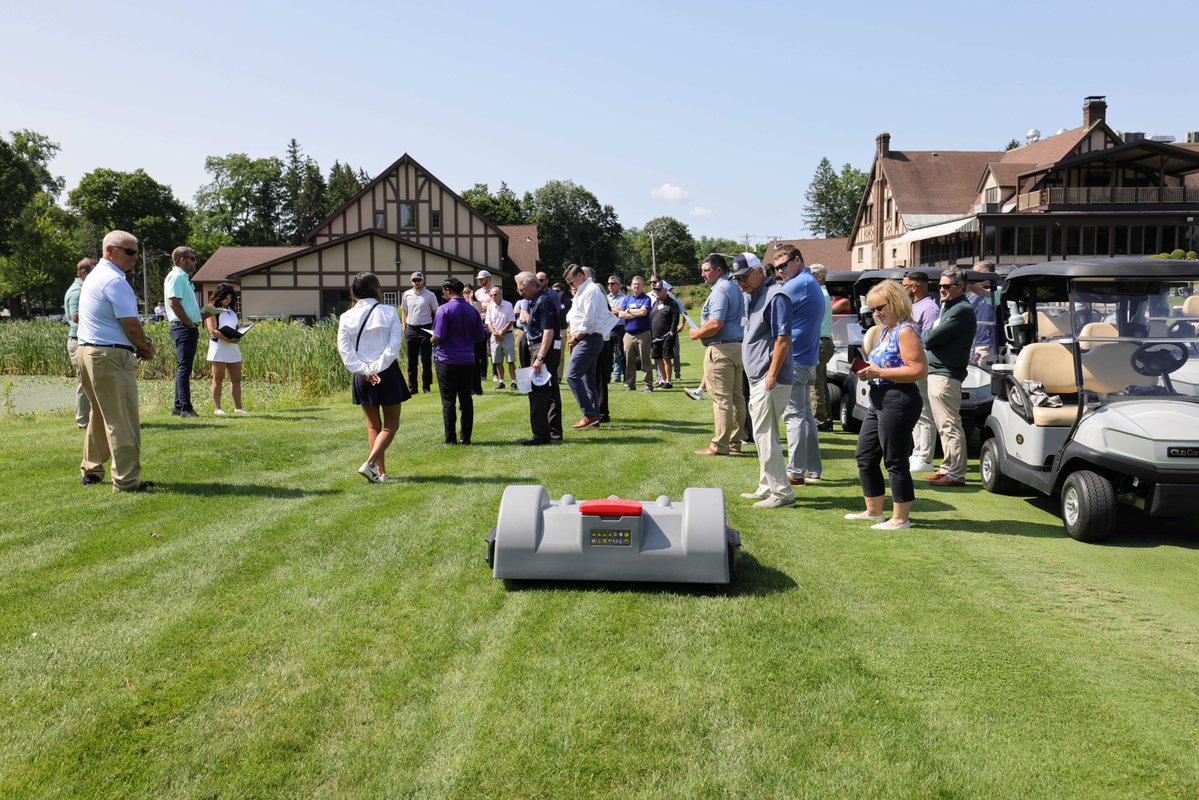 RadiusSportsLLC's tweet photo. Today is #GreenSportsDay! Through our Walk &amp; Talks in NY and CO, we see how sports bring people together to take meaningful action - from water &amp; energy conservation to pollinator habitat and bird boxes. Real impact and a more #Resilient future.
@BMPHeroLLC  @RMGCSA  @GDRizzi https://t.co/NGaZVUUcOc