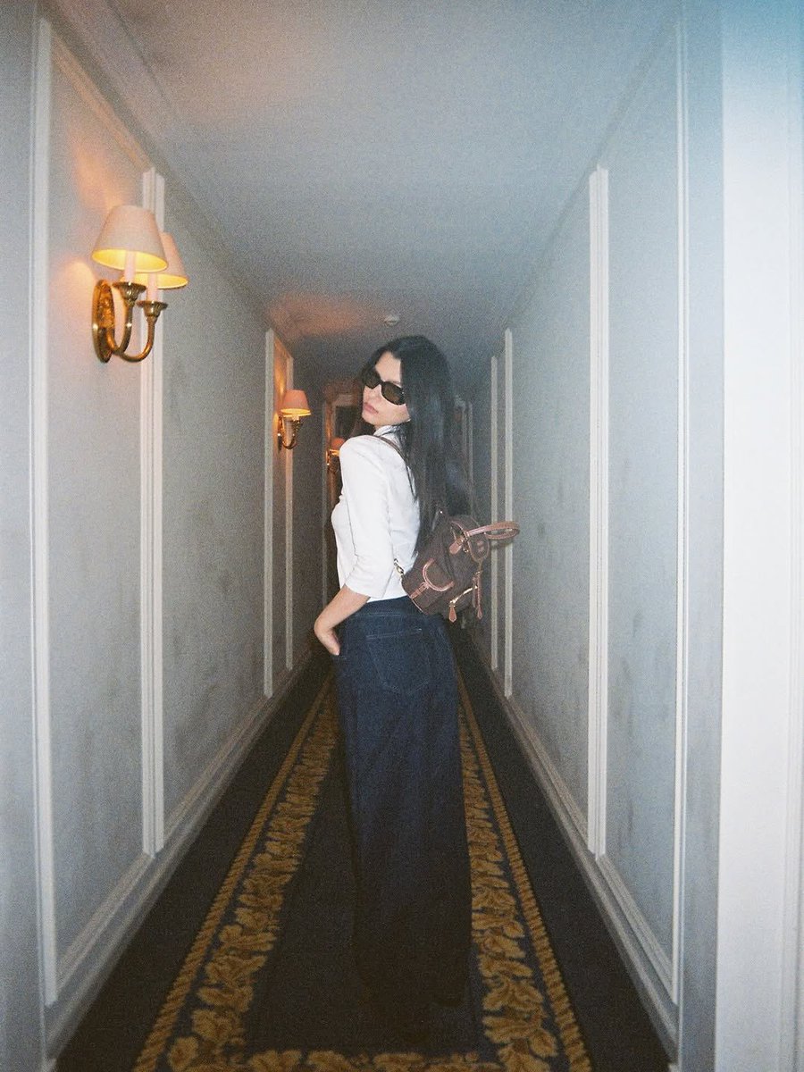 CineFocu's tweet photo. Becky Armstrong looks stunning getting ready for Miu Miu SS27! https://t.co/Px3p2203bz