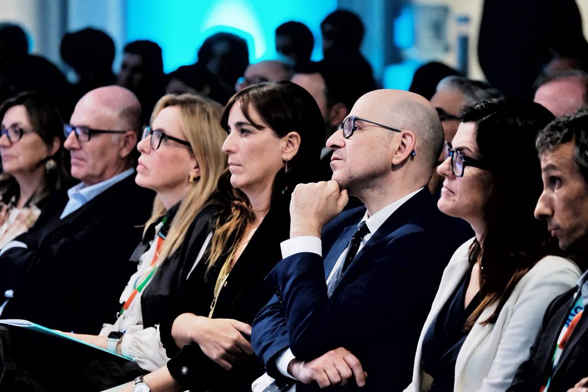 recercauniscat's tweet photo. 📍Inici del curs universitari 2026-2027

📢La consellera Núria Montserrat clou l'acte d'obertura de la @UOCuniversitat amb la rectora Àngels Fitó

🔖«Volem universitats obertes al m��n i arrelades al territori, que transformin el coneixement en oportunitats i progrés per a tothom» https://t.co/4hWjZKmAsh