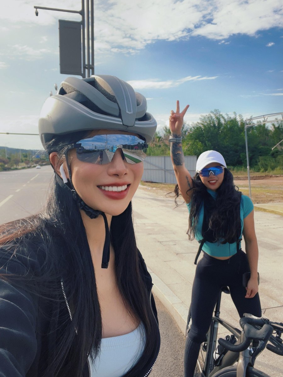 _TyreeJackson_'s tweet photo. Good rides, good views, and good company. 🚴‍♀️☀️
Life feels better when you have someone to share it with. 🌿
#Fitness #OutdoorLife #Cycling #HealthyLifestyle https://t.co/R6GSLt8Uo9