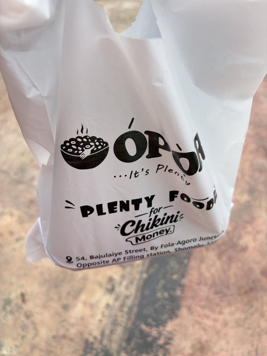 simp4rme's tweet photo. OPOR is really saving lives in Shomolu!!!…… wdym I get to have a plate of jollof, fried rice and chicken for just 2500😭
And the chicken is big https://t.co/N0P80e97tw
