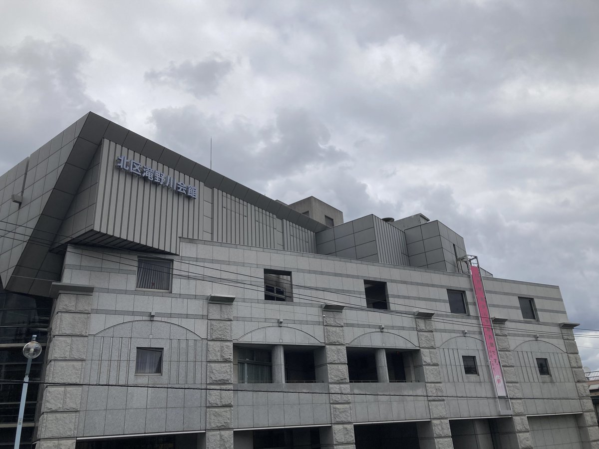 HayaBossun's tweet photo. 舞台で共演させていただいた土屋トシヒデさんが属されている「譚倶楽部」の公演に、一昨日行きました。

和室の中で座椅子に座ってゆったりしていると、語りが始まった瞬間から江戸時代に早変わり！
表情が役ごとに変わる一人語りも複数人での群読も別々の面白さがありました。楽しかった！

#譚倶楽部 https://t.co/8kE3ohWkFU