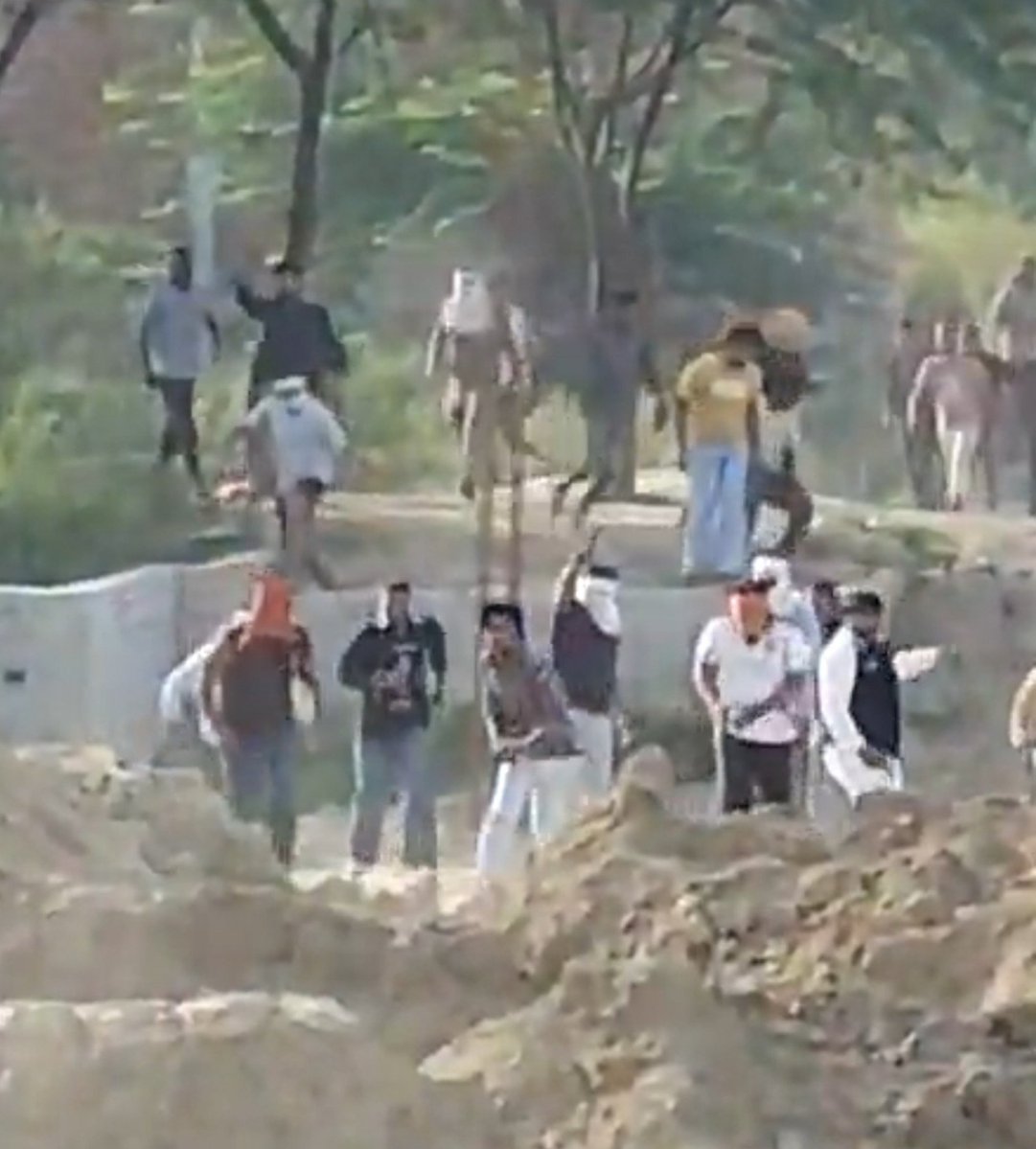 SurajKrBauddh's tweet photo. Terror in Uttar Pradesh.

A Dalit man, Deepak Gautam, was building a home on his plot in Mathura.

More than a dozen goons openly fired several rounds and attacked his family when they refused to pay them a ransom of ₹20 lakh.

The yogi govt has no control over goons. https://t.co/jbekjcqzfI