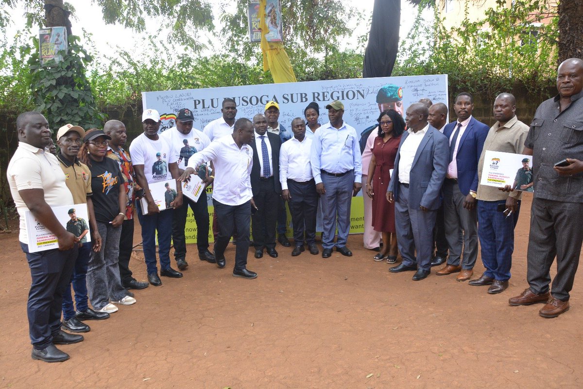 HonTwallafadil's tweet photo. Today afternoon, Members of Parliament and PLU Coordinators from Busoga Sub region visited the PLU Secretariat to endorse Gen.@mkainerugaba.
The team was led by the Busoga Sub region PLU Coordinator Hon. @SamuelNabeetaM.

They picked endorsement books and they have promised to go and amplify the PLU agenda.
