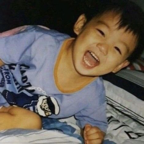 skzluv08's tweet photo. crying that’s my baby kookoo😭😭 https://t.co/7YifNvd9b0