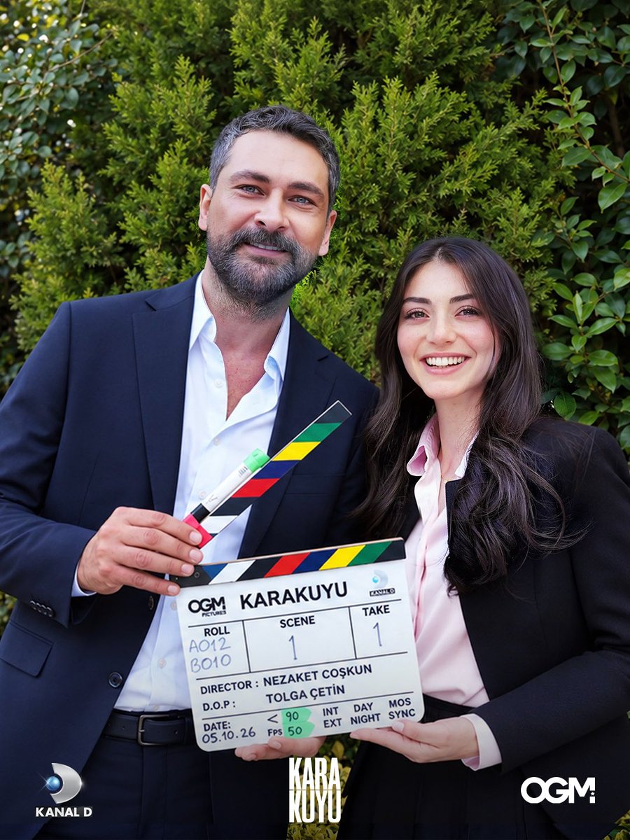 karakuyuresmi's tweet photo. Setten ilk gün, ilk kare! 🎬

Sizlerle buluşmak için çok heyecanlıyız. 💙

#Karakuyu yakında #KanalD’de!

@kanald @OGMPictures https://t.co/ghgEH22S9Q