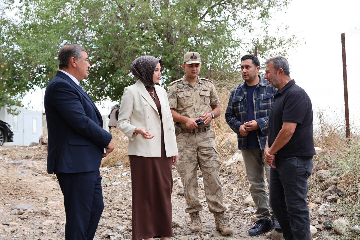 polatelikym's tweet photo. 📍 Ürünlü Köyü İncelemesi

Kaymakamımız Sn. Esra Bozan, Su ve Kanalizasyon Hizmetleri Müdürü Mustafa Uzunoğlu ve Ürünlü köyü muhtarı Zeynal Keçe ile birlikte ilçemiz Ürünlü Köyü’nde incelemelerde bulundu. https://t.co/JA5r1JOc8o