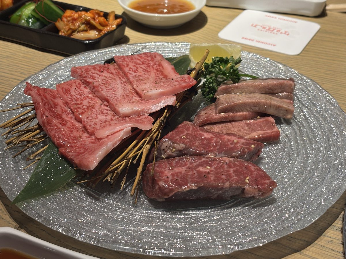 vomacky's tweet photo. 今週末の発表会のリハでさくちゃんのスタジオへ。リハの後はめたんこ美味しいお肉をご馳走になりました。さくちゃんありがとう！いい歌歌うぞぉーー‼️ https://t.co/JbotOQDbpB