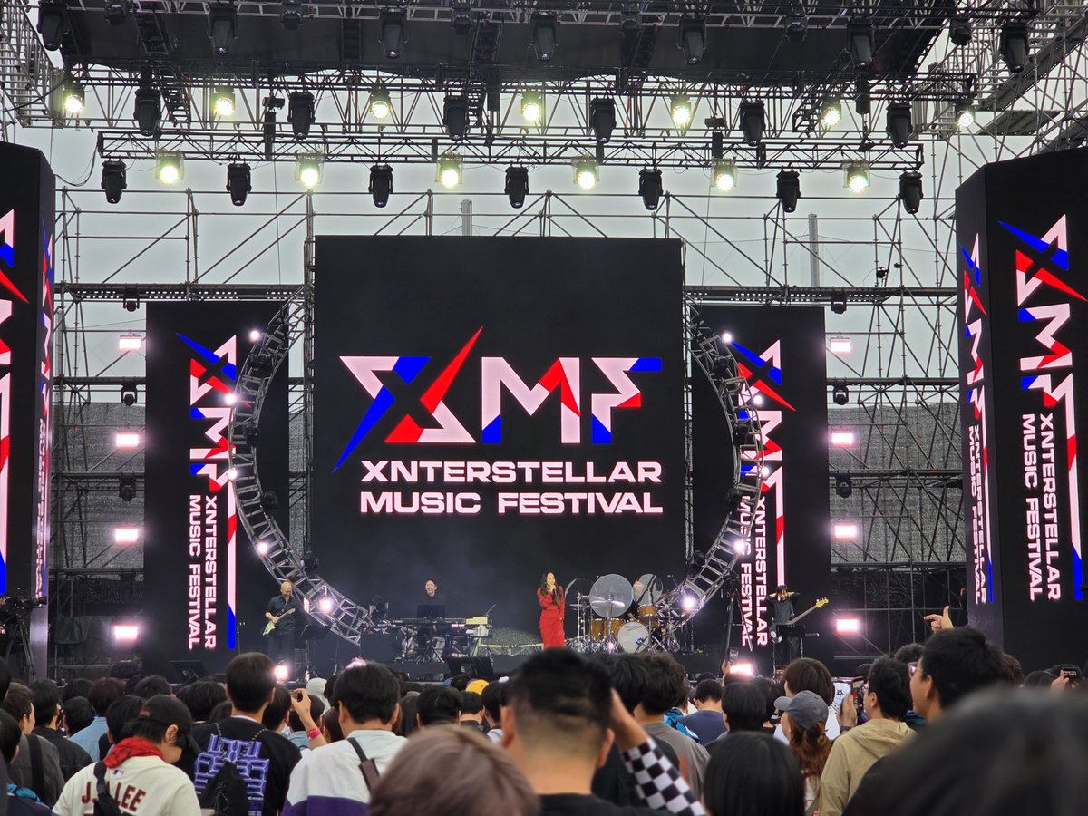 KMarvin92's tweet photo. 파라다이스 특성상 이게 맞아 보이기도 함.. 짐 두는 베캠존을 아싸리 무대 밖으로 빼고 호텔을 최대한 이용할 수 있으면.
3) 기대보다 좋았던 건 카메라. 방송국 송출이 예정되어서 그런가? 디스플레이도 되게 깔끔하고 ㅇㅇ 디자인 감각은 좀 별로였는데 비주얼이 좋았음. https://t.co/dyk6QFd3xr