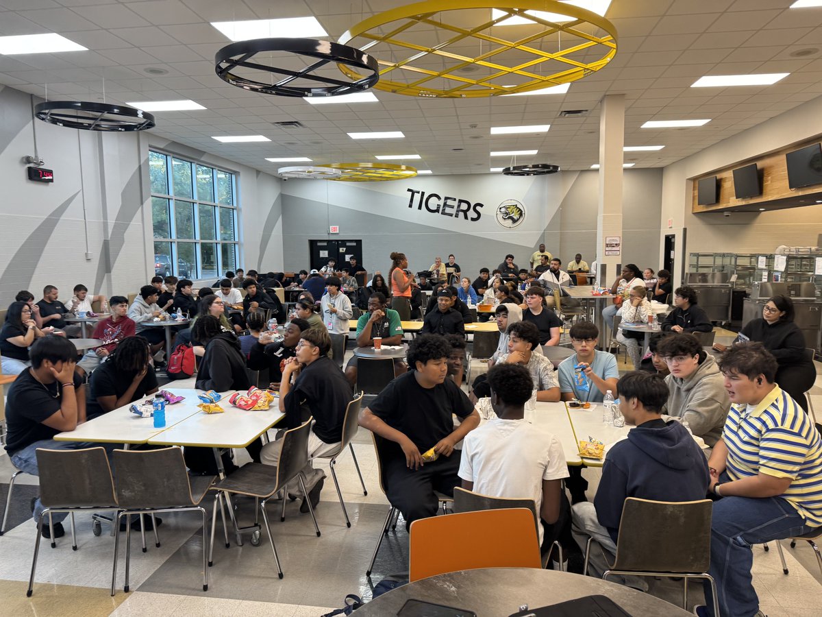 ToddAllenTX's tweet photo. Packed house this morning at @IrvingHigh!
Our All Pro Dads huddle is in full swing, with Athletic Director Natasha Stewart leading the way. Great conversations, great role models, and an even better start to the day.
#IrvingHigh #AllProDads #TigerPride https://t.co/we5n72ZQtN