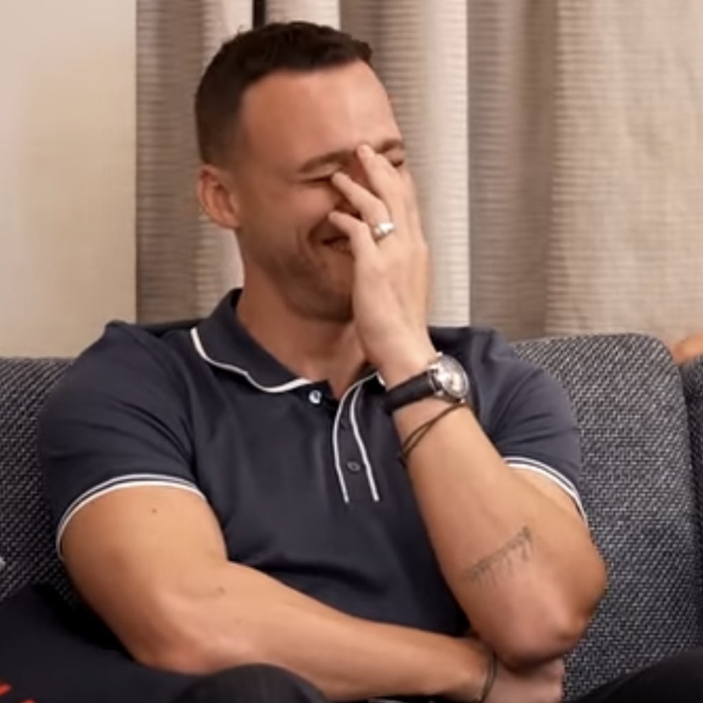 chimenti_sandra's tweet photo. Kerem che si diverte a vederci spaesati perché non siamo abituati a vederlo così “social” 🤭😂
#KeremBürsin https://t.co/dO65tw11Nw