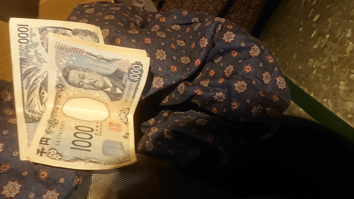 cafe_apart's tweet photo. 脱ぎ捨てられていた半ズボンポケットから千円札５枚。

やった～✌️ https://t.co/Rgry9aBmWB