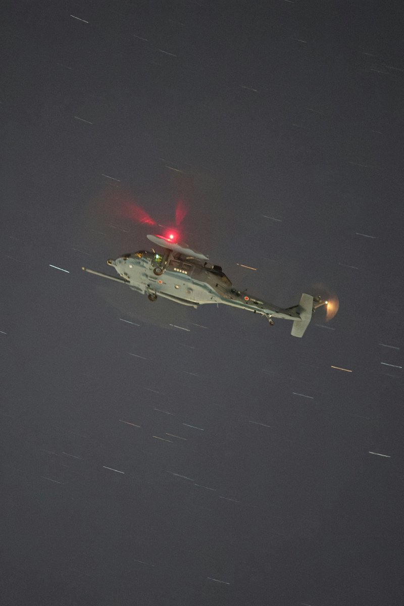 Hamamatsu_ABA's tweet photo. エアーパーク夜間開館最終日。
今日はロクマルメインで撮影を🚁
中々暗くて設定をあーだこーだ(笑)
かえながら撮影できて良かった😆
１枚目　訓練中
２枚目　訓練動画
３枚目　必殺斜め流し(笑)
星も綺麗に流れてくれた☺
４枚目訓練終えて戻る瞬間
#浜松基地　#トワイライト https://t.co/G1BRmLR9mw