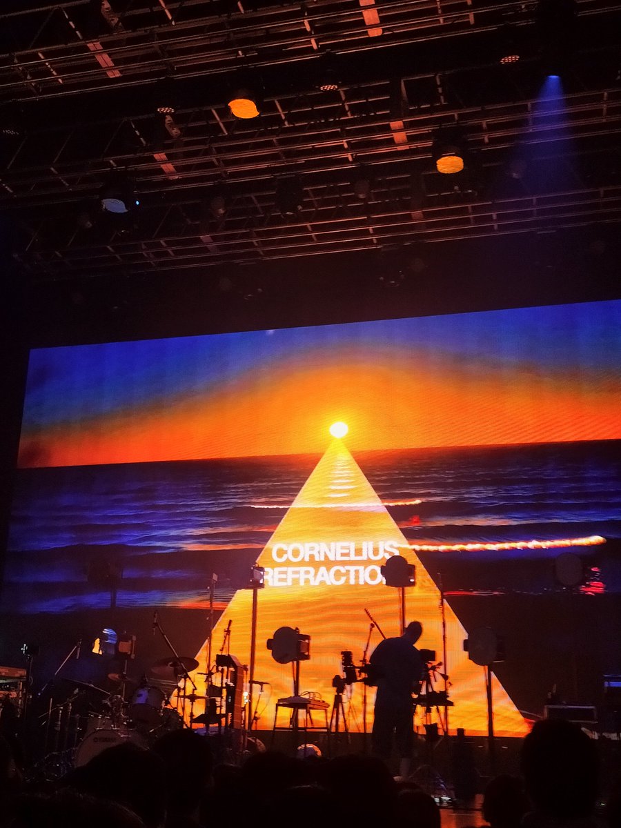 f_takex's tweet photo. CORNELIUS REFRACTIONS TOUR最終日、久々のスタンディングで観るコーネリアス最高。箱の大きさもZEPPの中では小さめのためよりサウンドを身体で感じられて良い。マラカスを振る小山田さんも見れたし、陽水だけじゃなくSKETCH SHOWのカバーまでやってくれたのが嬉しい
#cornelius #zeppshinjuku https://t.co/IX2QkyGRC9