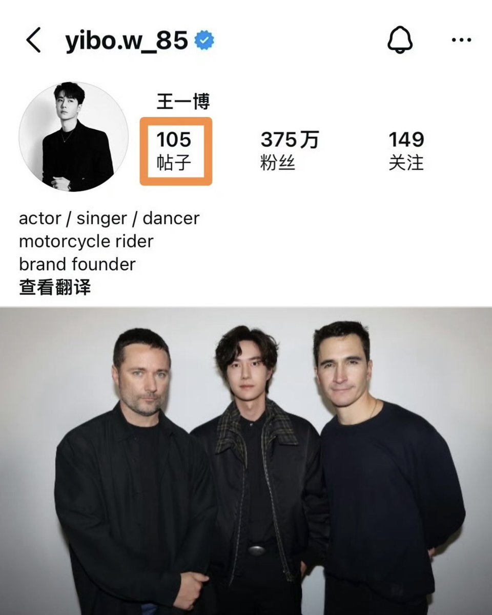 XZhanbaobao's tweet photo. เห็นแล้วเข้าใจทุกอย่าง วอปลงโพสต์ 105 เป็นรูปหมู่กับ JackLazaro ผู้อำนวยการฝ่ายสร้างสรรค์ของแบรนด์ที่เป็นแฟนกัน แถมโพสต์ในเวลาเดียวกันกับหวานใจพิคนสวยด้วย โปรดติดต่อคลีนิกจัดฟันใกล้ฉันด่วนนน🙂‍↕️ https://t.co/IXiEsQ9MhD