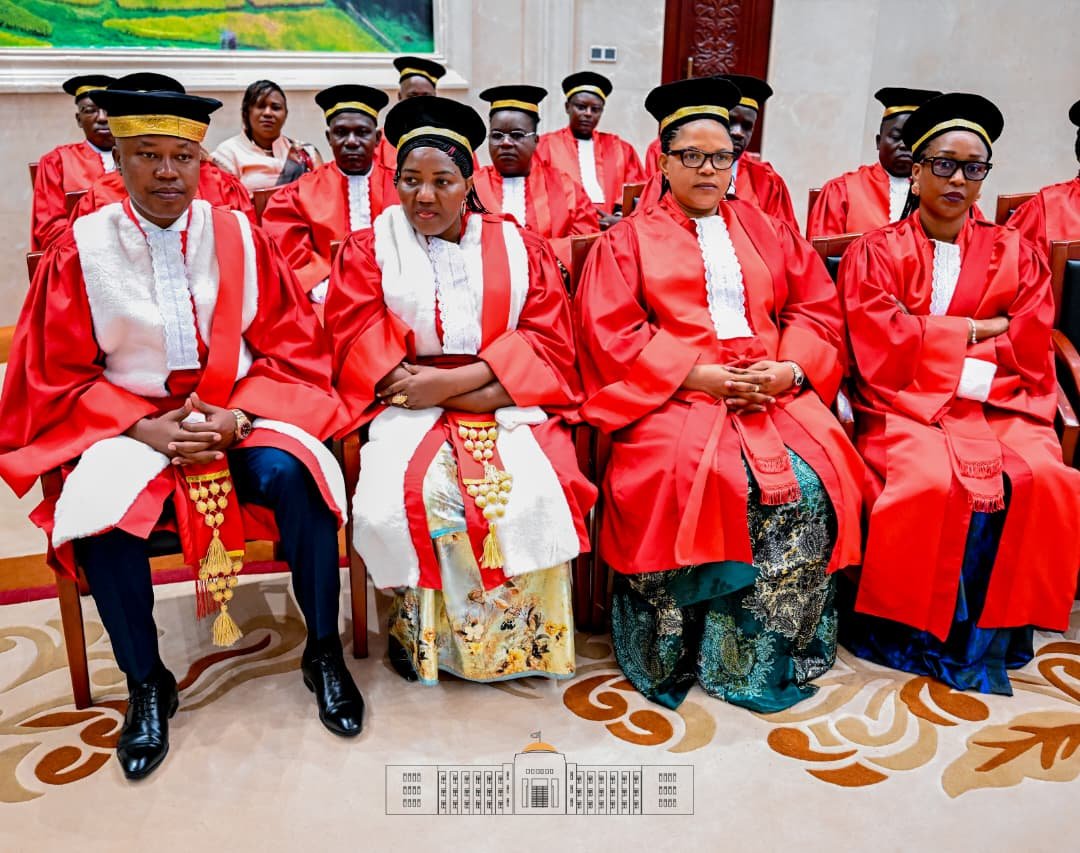 KwaNtare's tweet photo. Imbere y'Umukuru w'igihugu c' U #Burundi , akaba n'Umucamanza Mukuru, Nyenicubahiro Evariste Ndayishimiye (@GeneralNeva), Pacifique Barankitse yarahiye nk'Umucamanza wa Sentare Ntahinyuzwa. Ivyo birori vyabereye ku kirimba Ntare Rushatsi kuri uyu wa 6 Gitugutu 2026 imbere y'Abacamanza ba Sentare Ntahinyuzwa hamwe n'Urwego rukuru rw'abacamanza.