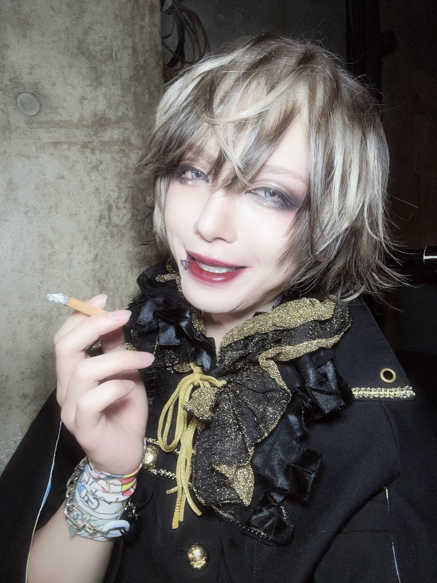 toramaru_drums's tweet photo. まずはご来園ありがとうございました
この10年という月日は、自分の中で
忘れられない日々になりました
大阪で始まり東��に出てきて
数えきれない色々な山を登ってきました

10年間で色々な仲間と出会い、なんといってもかけがえのない皆との出会い
全てに感謝できた日

総べての人に幸あれ!

またな! https://t.co/Y1QAuVKtwN