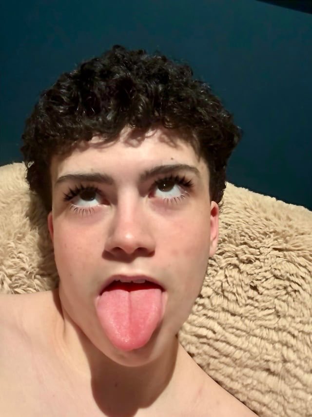KellyK0na's tweet photo. I need a real man to use me and make me their boywife so i can serve and worship their daddy cock 🥺😍 https://t.co/1wq5wKH1dp