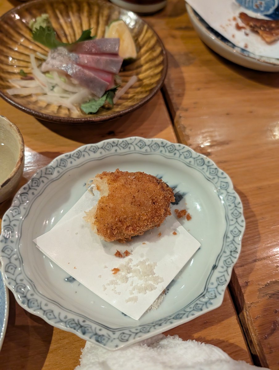 flowershowerluv's tweet photo. 氏ノ木って居酒屋行ったけど、アジフライとポテサラとカニクリームコロッケ人生で一番美味かったわ。
特にアジフライまじでやばかった。 https://t.co/QvjWS7L2aM