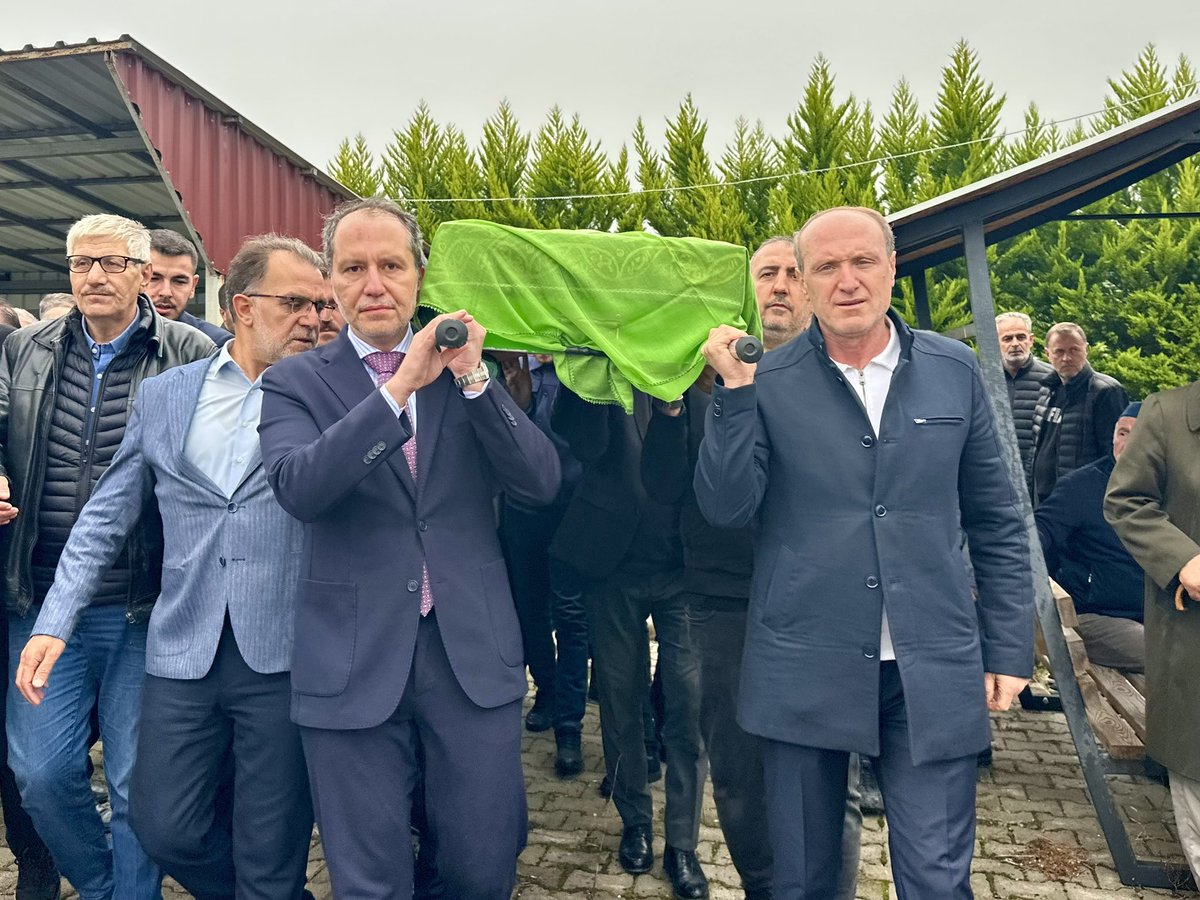 rprefahpartisi's tweet photo. 📍 Samsun | Bafra | Köseli Köyü

Genel Başkanımız Dr. Fatih Erbakan, Genel Başkan Yardımcımız Naim Öztürk’ün kıymetli annesi Hamide Öztürk’ün cenaze namazına katıldı.

Merhumeye Allah’tan rahmet, ailesine ve yakınlarına başsağlığı diliyoruz. https://t.co/RkPVcmiBtS