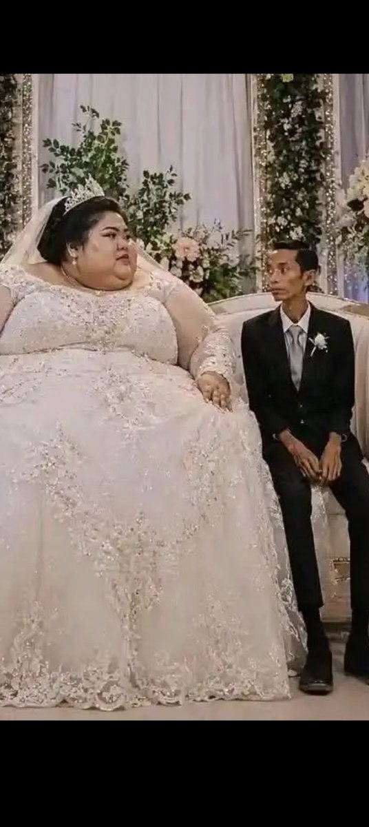 ArjunArjun5t5x's tweet photo. Bagaimana keadaan nya setelah malam pertama????? https://t.co/uhLASYZ2MA