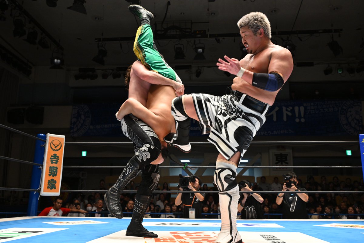njpwglobal's tweet photo. #andNEW
K.O.B. FOR THE WIN! 💥

OSKAR &amp; Yuto-Ice defeat HENARE &amp; Great-O-Khan and begin their second IWGP Tag Team Championship reign!

👀 Check out:
https://t.co/BKDpC12IgV

📺 Watch the replay:
https://t.co/90IBhHBaEo

#njpw #njkopw https://t.co/M1BYTGIpcp
