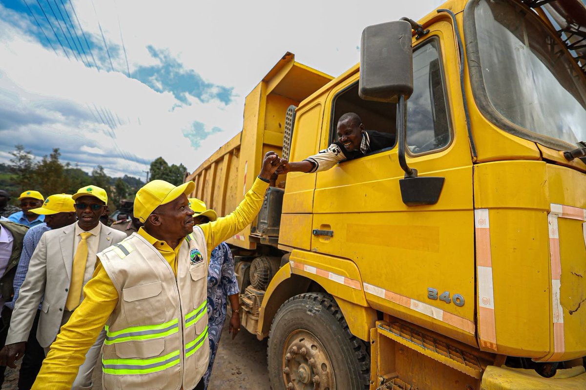 _KithureKindiki's tweet photo. GACHIKA, GATUNDU SOUTH CONSTITUENCY, KIAMBU COUNTY, KENYA 
TUESDAY, OCTOBER 6, 2026

Launched the construction of the Gachika- Wangui- Mundoro- Gaitete road, part of the Mau Mau roads project

Out of the 1,656 kilometers prioritized for upgrading to bitumen standards in Kiambu County at a cost of 152 billion shillings, 368 kilometers are complete at a cost of 20 billion shillings.

Three major highway projects will boost the economy of Kiambu: the ongoing dualing of Rironi - Mau Summit and the Muthaiga- Kiambu Town roads and the proposed construction of the Thika- Nairobi Expressway which is at the design and feasibility study stage.