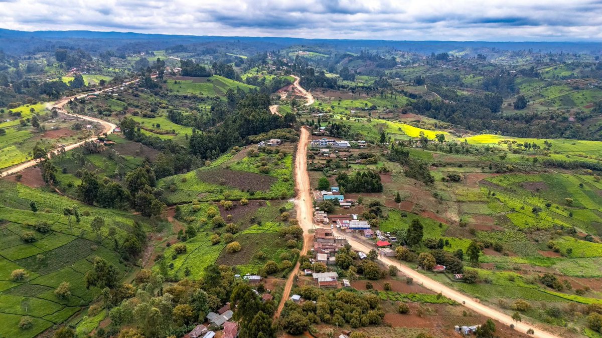 _KithureKindiki's tweet photo. GACHIKA, GATUNDU SOUTH CONSTITUENCY, KIAMBU COUNTY, KENYA 
TUESDAY, OCTOBER 6, 2026

Launched the construction of the Gachika- Wangui- Mundoro- Gaitete road, part of the Mau Mau roads project

Out of the 1,656 kilometers prioritized for upgrading to bitumen standards in Kiambu County at a cost of 152 billion shillings, 368 kilometers are complete at a cost of 20 billion shillings.

Three major highway projects will boost the economy of Kiambu: the ongoing dualing of Rironi - Mau Summit and the Muthaiga- Kiambu Town roads and the proposed construction of the Thika- Nairobi Expressway which is at the design and feasibility study stage.