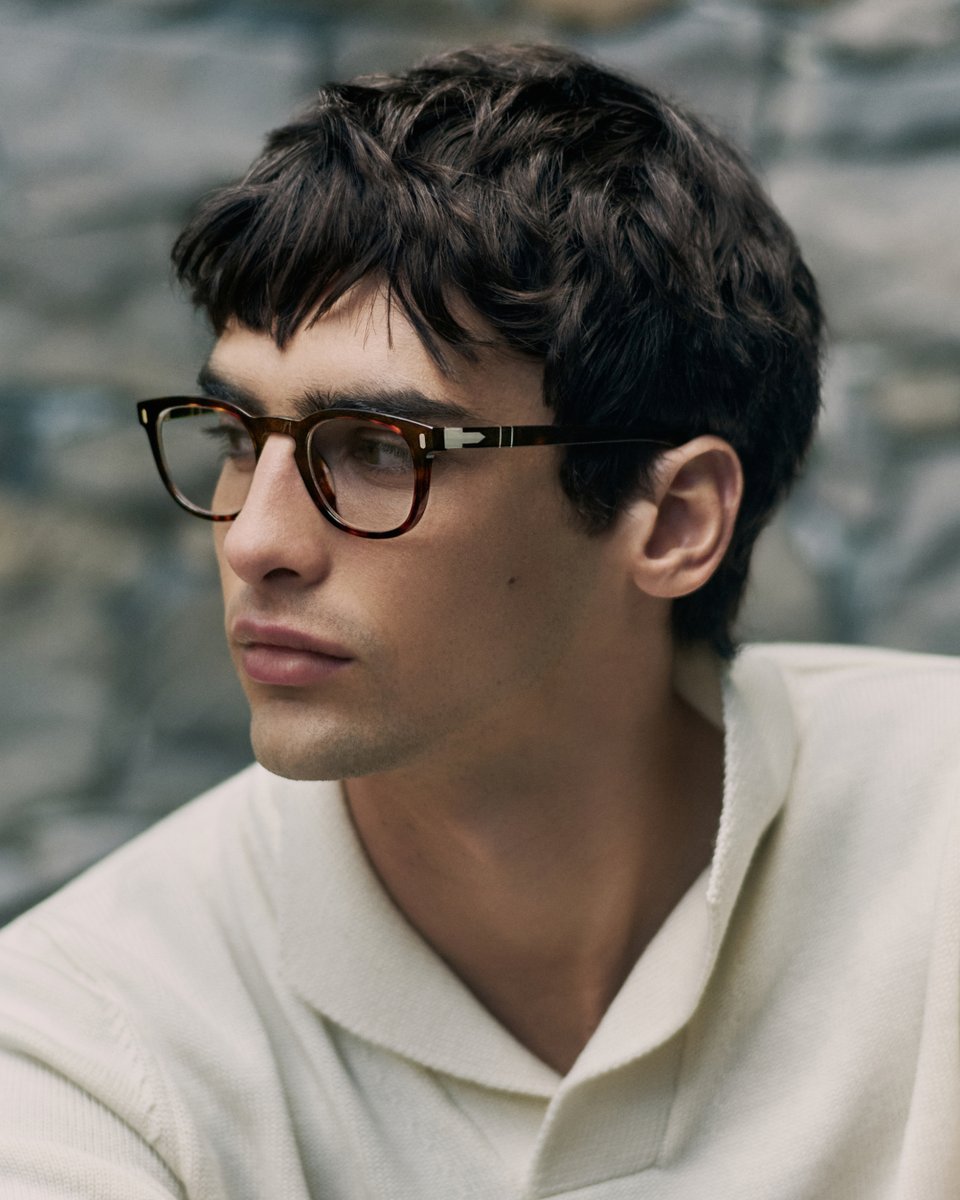 Persol's tweet photo. Enveloped in alpine textures and a quiet mountain atmosphere, the Victor Arrow brings Persol’s iconic design codes into focus. It reflects an understated approach to timeless style.

#PersolIcons

Discover more: https://t.co/ozlER8ZMgg https://t.co/ECZvDotu8C