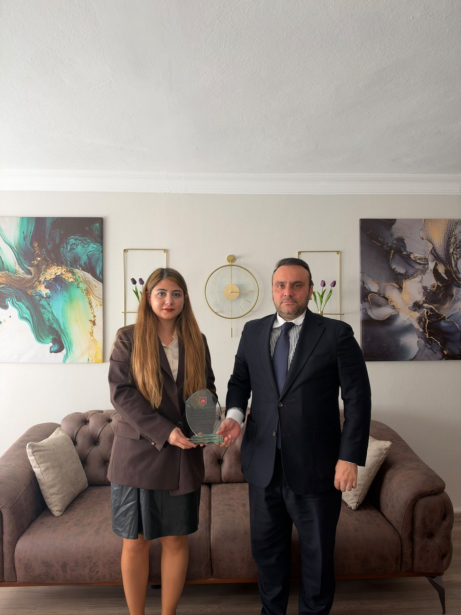 avyavuzaksu's tweet photo. Türk Hukuk Enstitüsü Genel Merkez Yöneticimiz Av.Aybüke Soysal Kocaçınar’ı hukuk bürosunda ziyaret ettik. 
Nazik misafirperverliği ve hoş muhabbetleri için teşekkür ederim. 
Allah hayırlı ve bol kazançlar nasip etsin. https://t.co/AytNuyrhF8