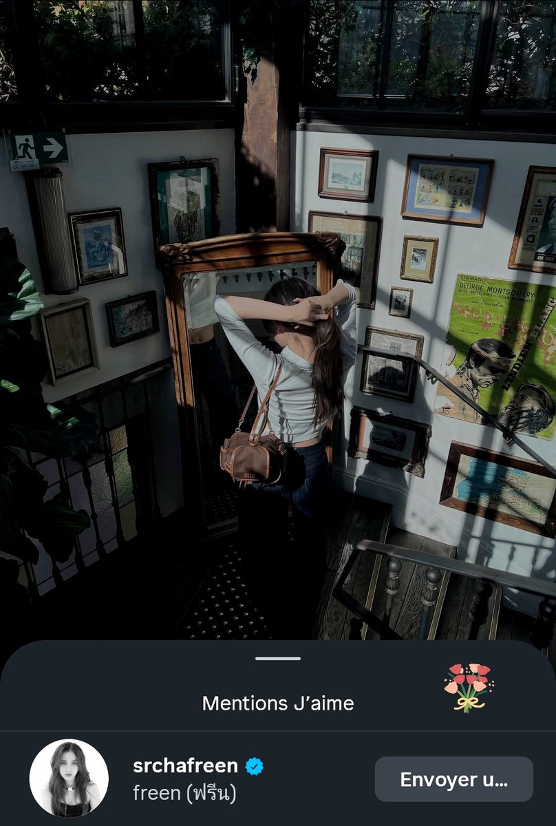 KarMat44's tweet photo. Everything Freen loves is in this photo: the paintings, the mirror, and... the beautiful princess in the center of the frame 💓🤍

#FreenBecky  #ฟรีนเบค
#beckysangels #srchafreen https://t.co/YWUW4tHg0z
