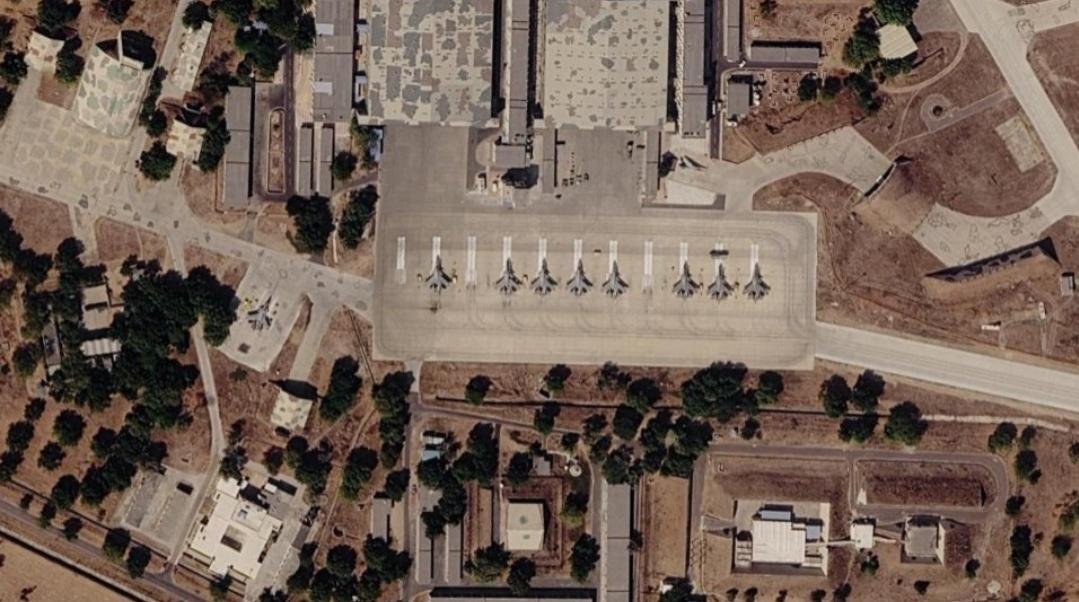 Kakashii2O12406's tweet photo. IAF Su-30MKIs lined up at Jodhpur AFS (Latest Satellite Imagery)-

Image-1- 9x Su-30mki
Image-2- 4x Su-30mki https://t.co/cfvzAgIBY4