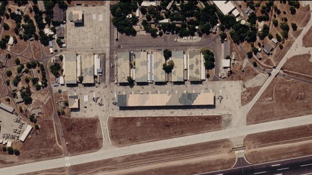 Kakashii2O12406's tweet photo. IAF Su-30MKIs lined up at Jodhpur AFS (Latest Satellite Imagery)-

Image-1- 9x Su-30mki
Image-2- 4x Su-30mki https://t.co/cfvzAgIBY4