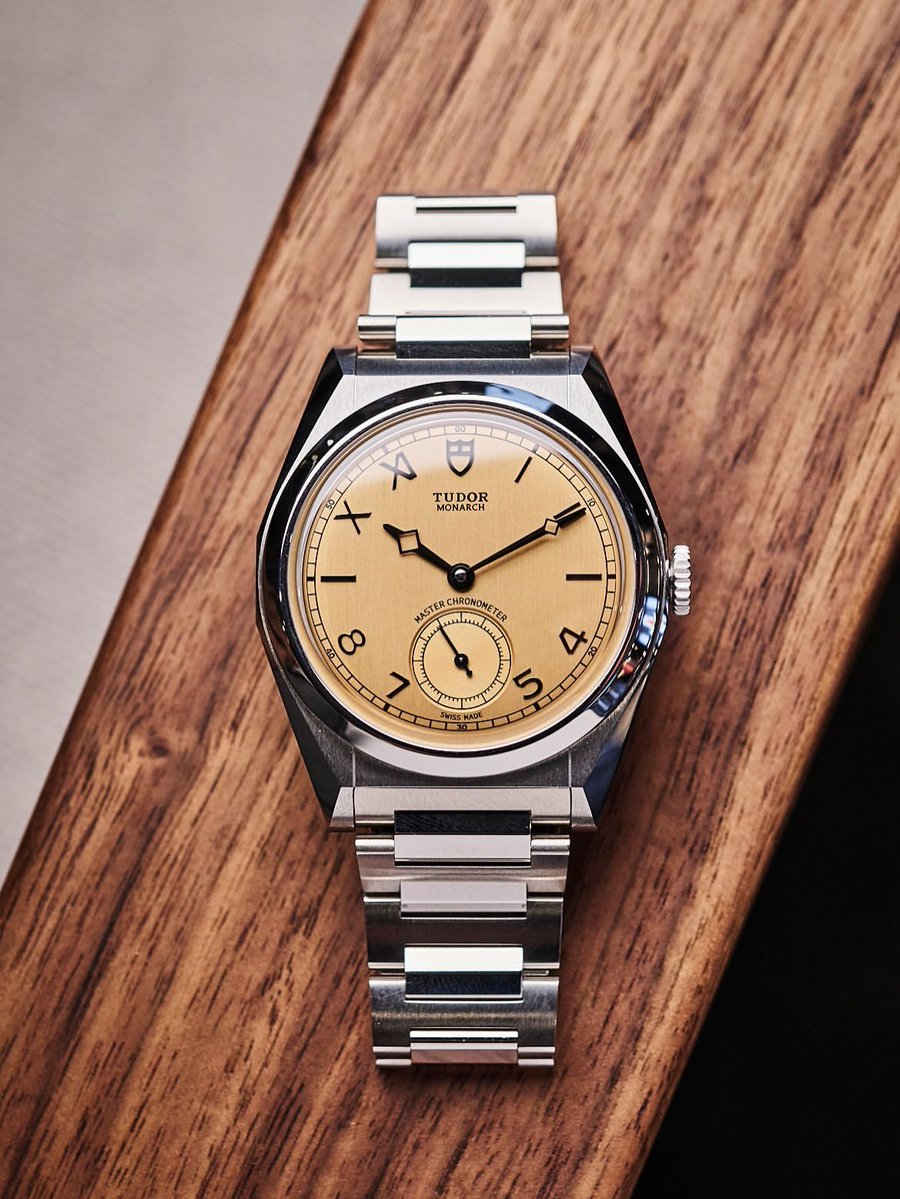 BhorneandCo's tweet photo. Tudor Monarch https://t.co/TdIgNf5NcE