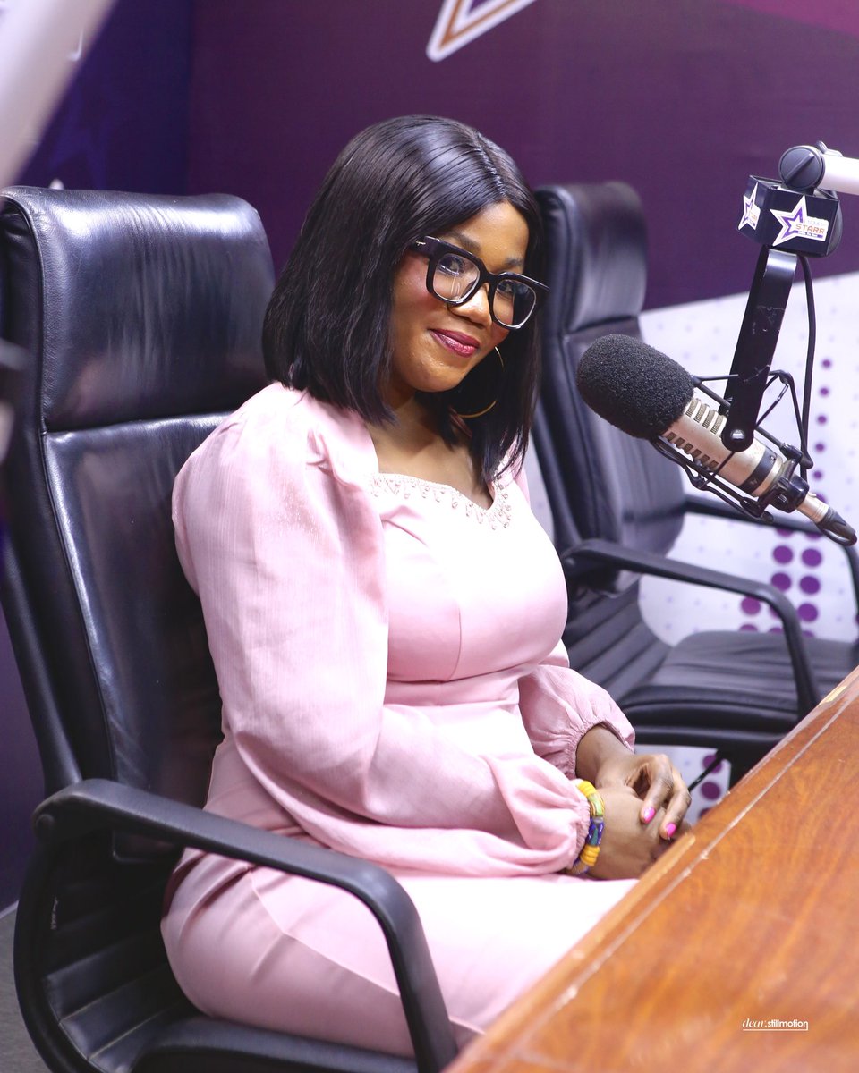 msamishikah's tweet photo. Wearing pink because it's #PinkOctober๐ for #breastcancerawareness. Tune in to #StarrDrive on @starr1035fm and listen to me from 2:10 pm - 5pm today and everyday of the week โค๏ธ๐๐พ๐๐พ https://t.co/jBMmZRrvMV