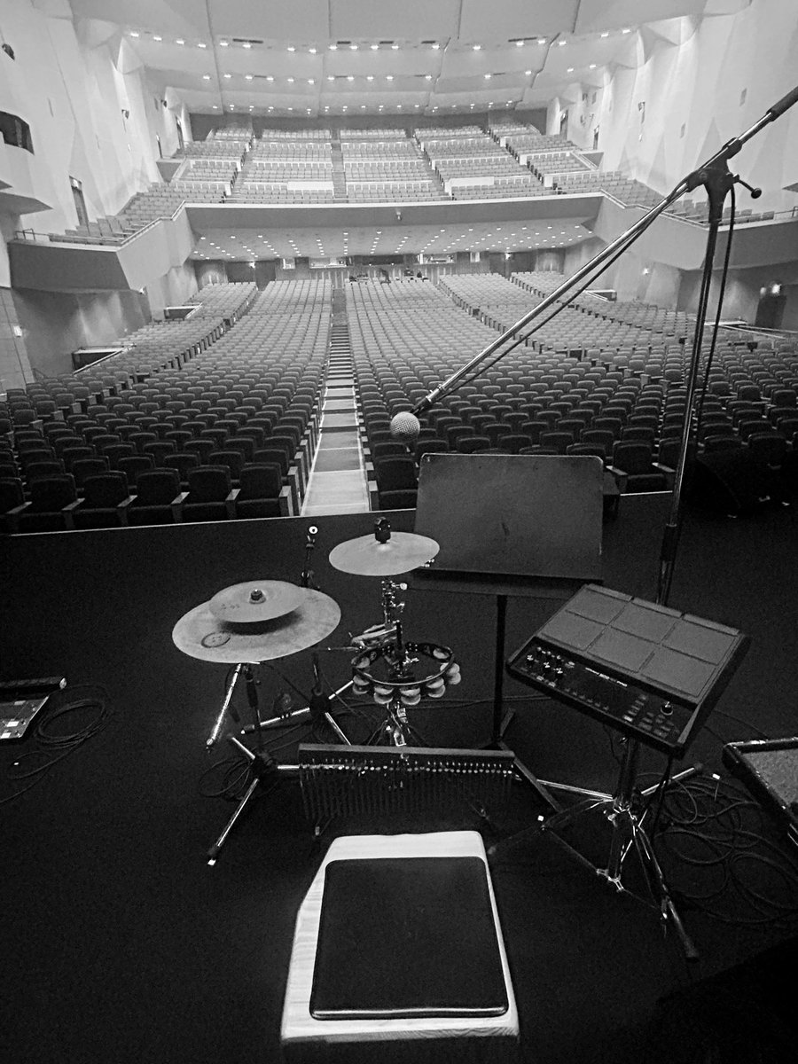LEOcajon's tweet photo. 菊池風磨さんの「おふうかいvol.4」に参加させていただきました。

今回はアコースティックバンドセットということで、パクシン(@pakshin )から誘ってもらい、素敵な公演に参加できて光栄でした。
ありがとうございました！

初日トラを務めてくれたらっきょ(@rakkyo_perc )にも感謝を！

#おふうかい https://t.co/Z27XAjPcYn