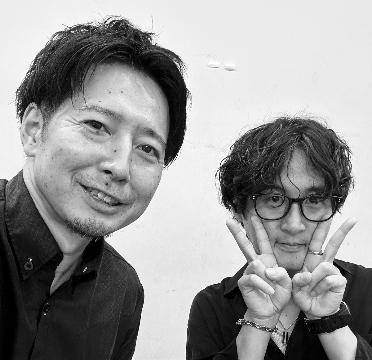 LEOcajon's tweet photo. 菊池風磨さんの「おふうかいvol.4」に参加させていただきました。

今回はアコースティックバンドセットということで、パクシン(@pakshin )から誘ってもらい、素敵な公演に参加できて光栄でした。
ありがとうございました！

初日トラを務めてくれたらっきょ(@rakkyo_perc )にも感謝を！

#おふうかい https://t.co/Z27XAjPcYn
