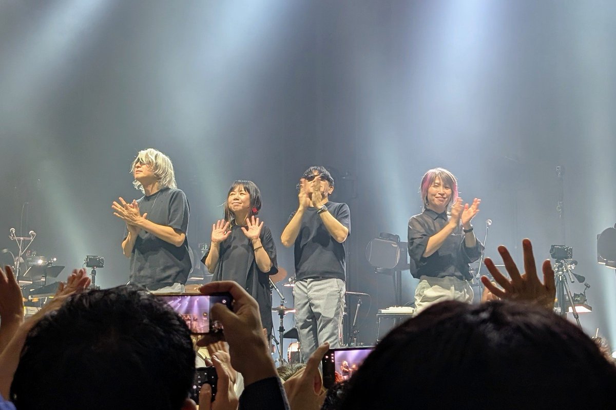 mochicco69's tweet photo. #Cornelius REFLECTIONツアー。今回は初日横浜と最終日新宿に参加。
ここ数年のCorneliusのライブはスタイリッシュに振り切れてたけど、今回のツアーはエネルギィが伝わってくる"熱さ"があった。
小山田くんと一緒の時代を生きている😭いつまでも大好きです。小山田くん存在してくれててありがとう😭 https://t.co/2p73GUcGYq