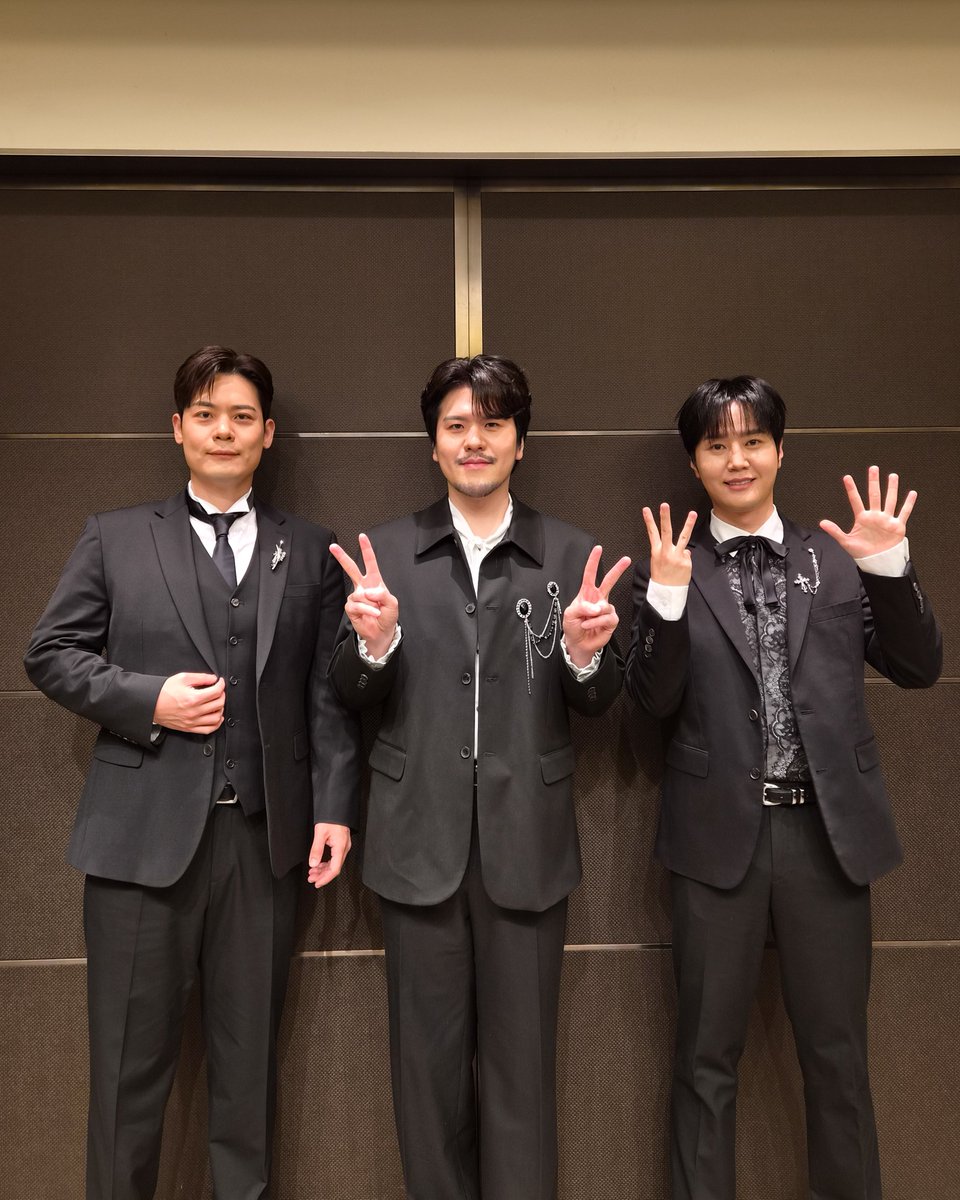 official_lapoem's tweet photo. 경향신문 창간 80주년 기념식

경향신문 창간 80주년을 축하드립니다🎉
오랜 역사를 축하하는 자리에
초대해 주셔서 감사합니다🫶🏻

#LAPOEM #라포엠 #경향신문
#유채훈 #최성훈 #정민성
#YouChaehoon #ChoiSunghoon #JeongMinseong https://t.co/6yKsACctlu