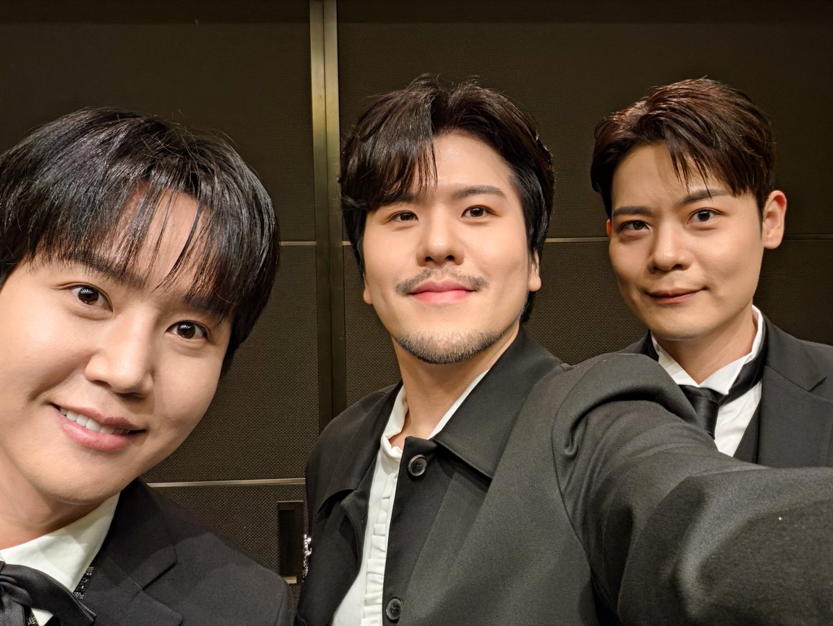 official_lapoem's tweet photo. 경향신문 창간 80주년 기념식

경향신문 창간 80주년을 축하드립니다🎉
오랜 역사를 축하하는 자리에
초대해 주셔서 감사합니다🫶🏻

#LAPOEM #라포엠 #경향신문
#유채훈 #최성훈 #정민성
#YouChaehoon #ChoiSunghoon #JeongMinseong https://t.co/6yKsACctlu