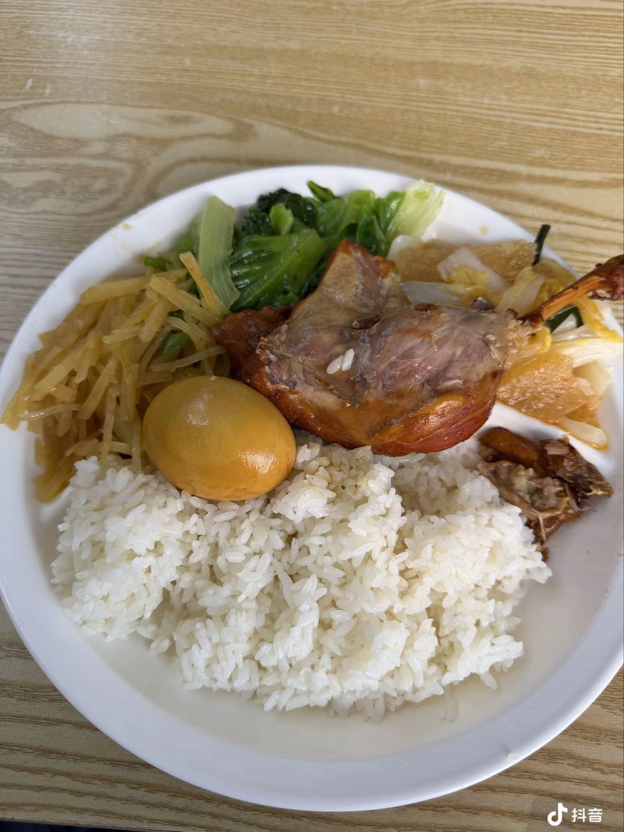VitoMicheal's tweet photo. 如果你吃沙县鸭腿饭不撕皮 那我不要和你说话 https://t.co/U0roy99hSn