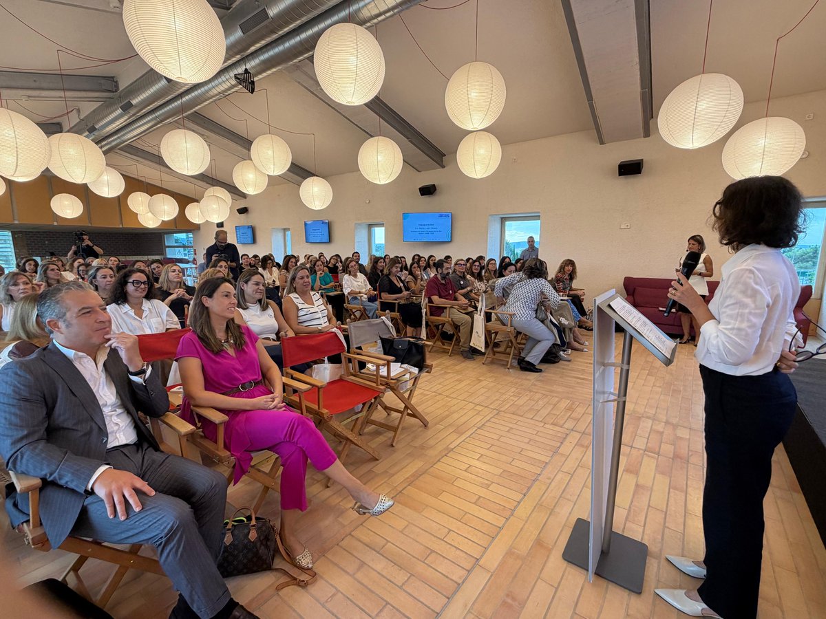 goib's tweet photo. Més de 100 orientadors i representants del tercer sector han participat a la jornada "Orientació amb impacte", organitzada pel #COEBalears del SOIB.

🗣️ S'hi han compartit experiències d’èxit en orientació i inclusió laboral de col·lectius vulnerables.

🔗 https://t.co/XEAc3QyvvA https://t.co/Z5yFW4HqC1