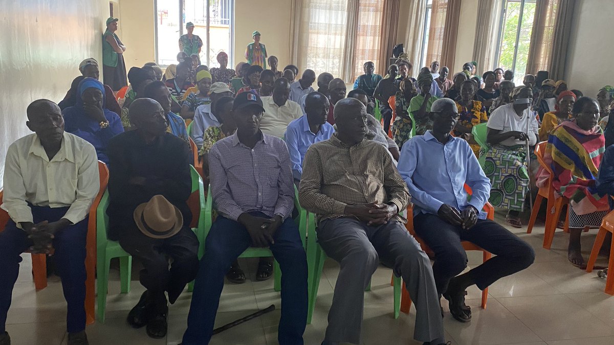 NyakabandaSec's tweet photo. Kuri ubu, muri salle y’Umurenge wa Nyakabanda harimo kwizihirizwa Umunsi Ngarukamwaka wahariwe Abageze mu Zabukuru, ufite insanganyamatsiko igira iti: “Ubunararibonye bw’Abageze mu Zabukuru, Umusingi w’Iterambere Rirambye.” https://t.co/uuTMKz5HbV