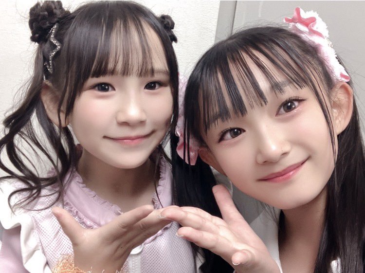 start_sayuyu's tweet photo. #火曜日のすたーと

楽屋で、にちるんと撮った写真があったよーっ💓初めてのライブで、みんなに撮ってもらってばかりだったから、これからはさゆの携帯でもたくさん撮ろーっと( ´͈ ᗨ `͈ )💝 https://t.co/qKscmc44lW