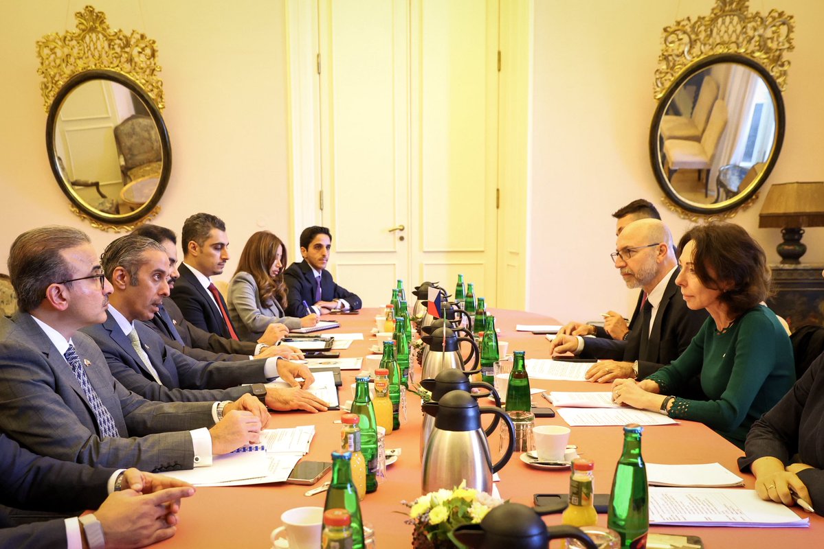 CzechMFA's tweet photo. Deputy Minister @MarieChatardova led the 5th round of political consultations with Kuwait. 🇰🇼 Together with her counterpart, Hamad Sulaiman Mishan Al-Mishan, she discussed strengthening bilateral relations, economic cooperation, and current regional developments.

On the sidelines of the political consultations, a Memorandum of Cooperation between the diplomatic academies of the two countries was signed. The document provides a framework for future cooperation, the exchange of experience, and the professional training of diplomats from both countries. 🇨🇿🤝🇰🇼 @da_mzv